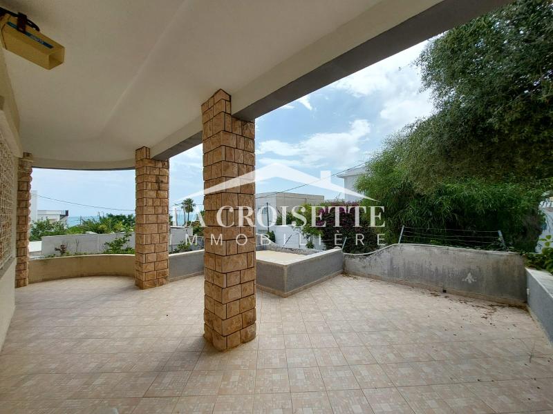 Etage de villa S+3 à La Marsa